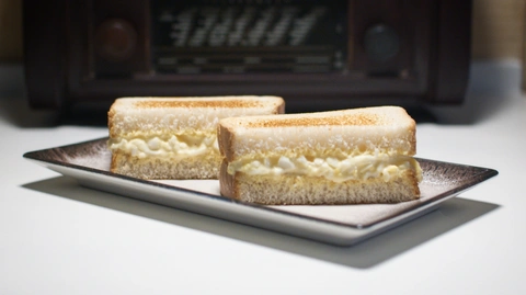 Japanese-style egg sandwich