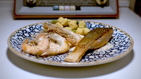 Salmon con salsa de puerros y langostinos